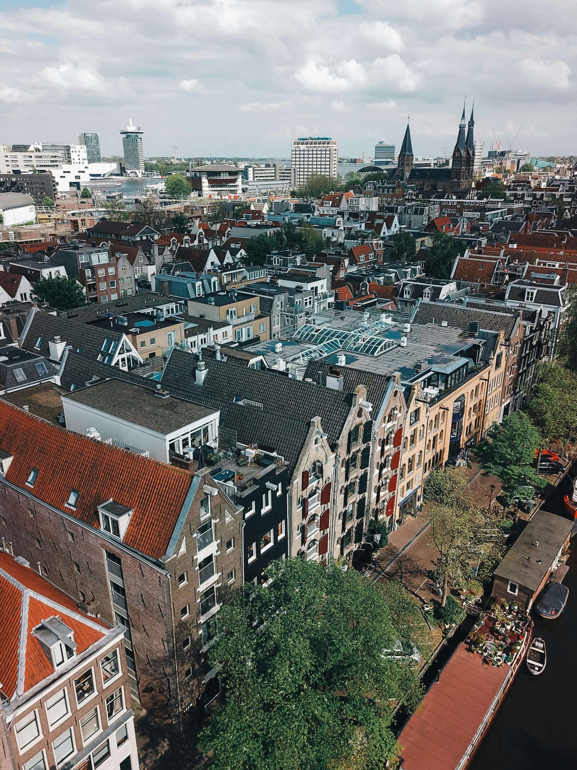 Emigreren als ondernemer: hoe uw BV meeverhuist (of juist niet)